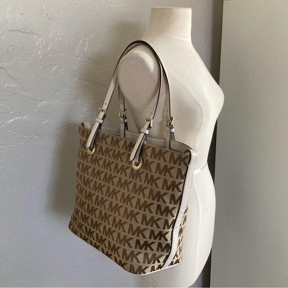 Michael Kors Brown Monogram Jet Set Jaquard Tote - Picture 12 of 13